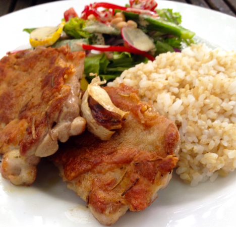 伊勢神宮内宮は、皇室の御祖先であり我々国民から総氏神のように崇められる天照大御神をお祀りしています